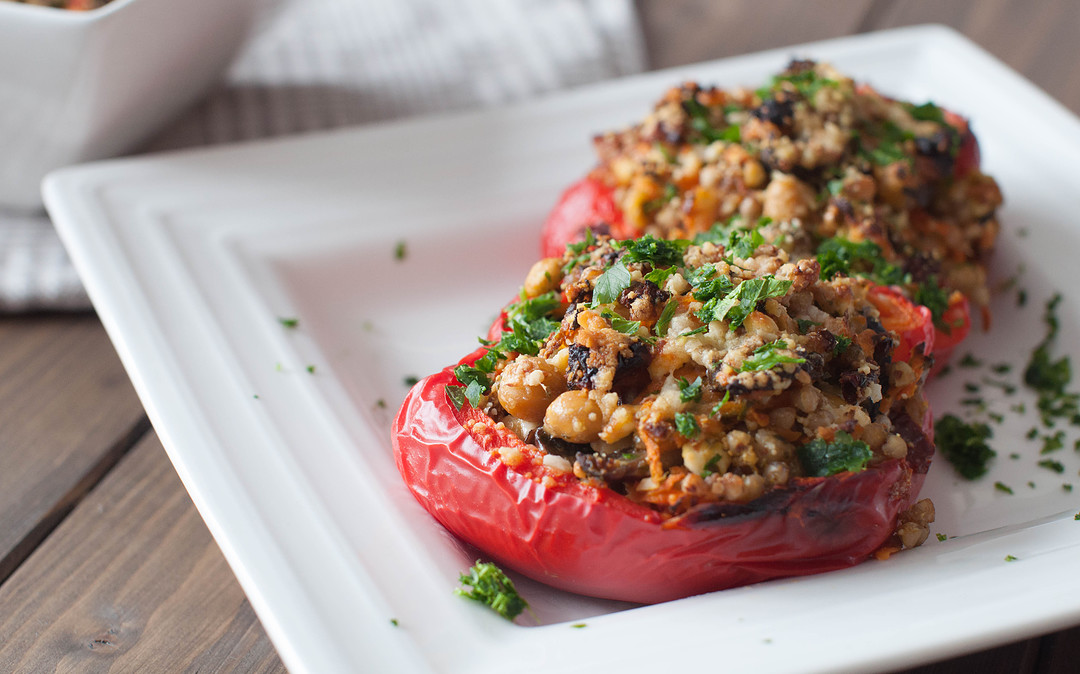 Poivron farci à la salade de sarrasin, carotte, champignons