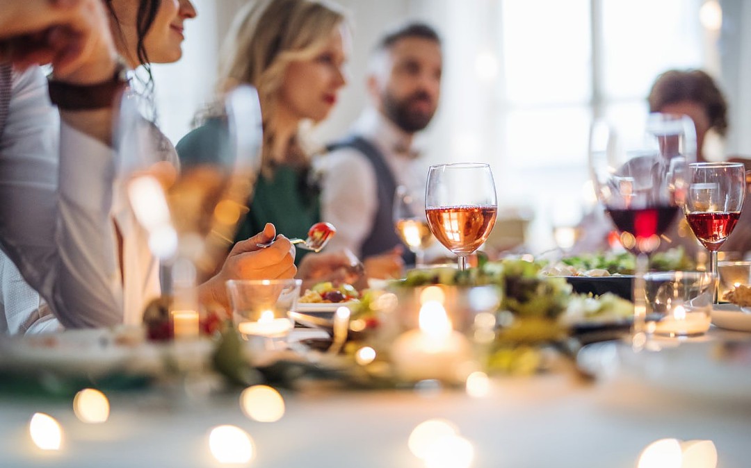 Comment répondre aux remarques sur le poids, le corps et la nourriture quand on est à table