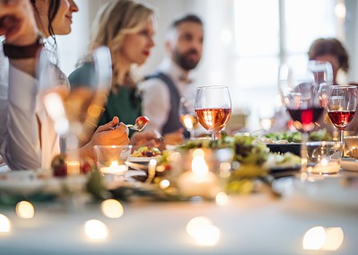 Comment répondre aux remarques sur le poids, le corps et la nourriture quand on est à table